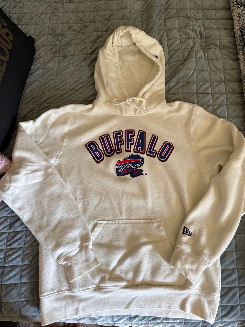 Buffalo Bills 🦬 Size Medium unisex White Hoodie Official Team Logo GO BILLS!